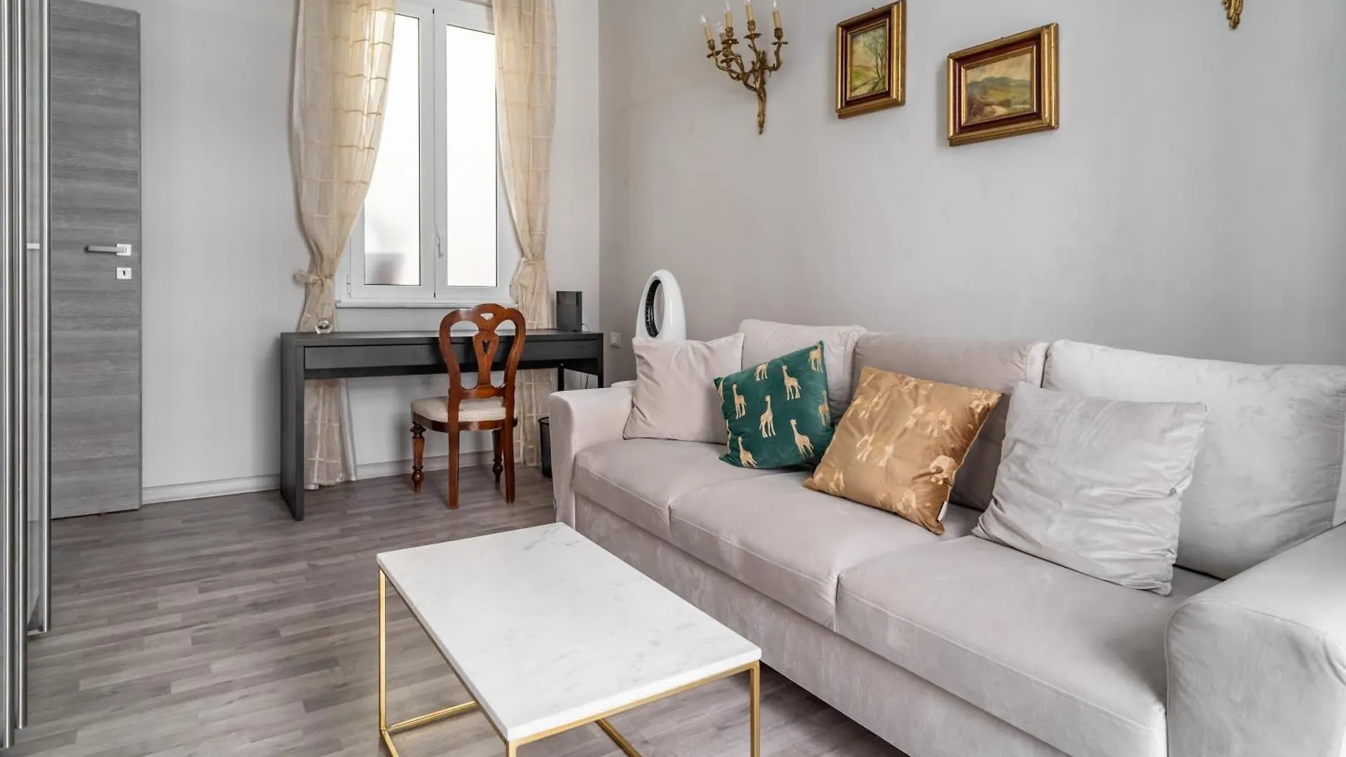Casa Anna - City Center Of Pavia - By Host4U 0*,